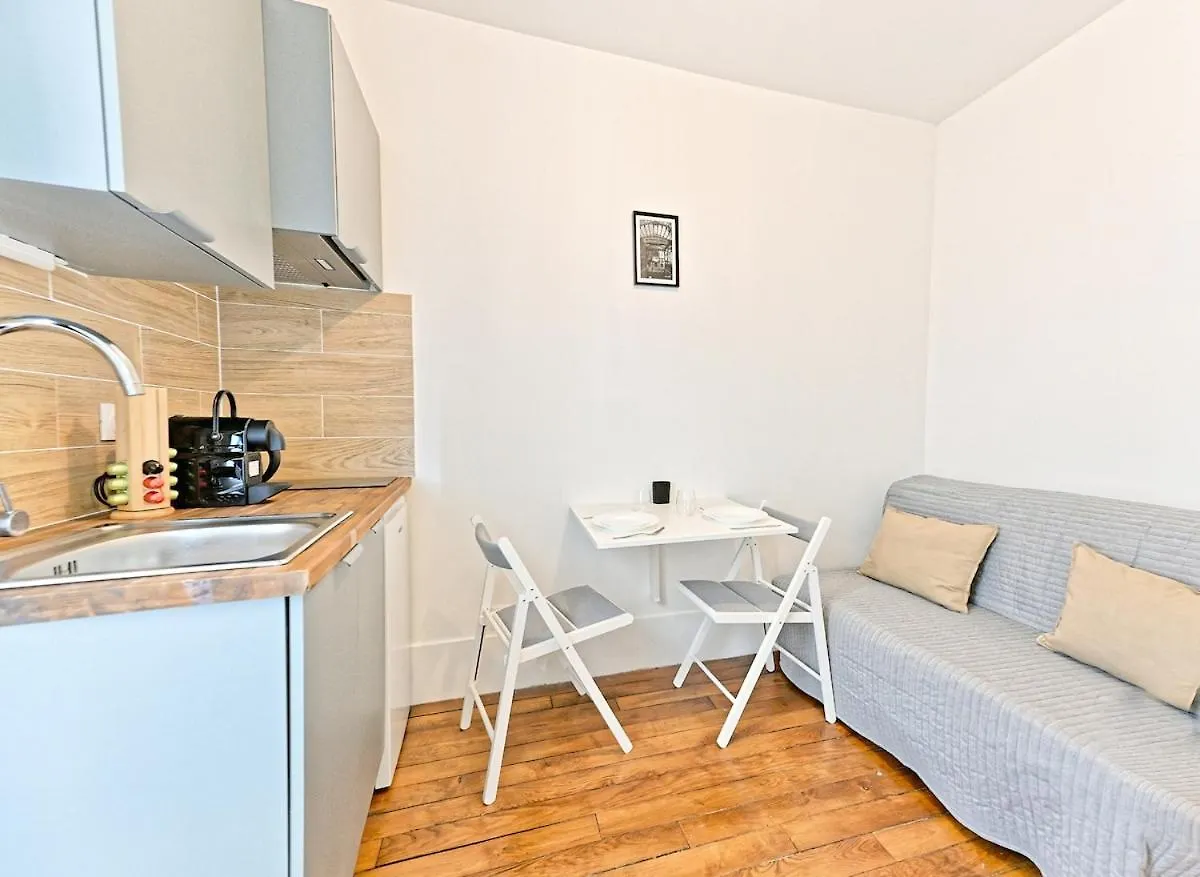 Studio Equipe Dans Le 18Eme Arrondissement Parijs